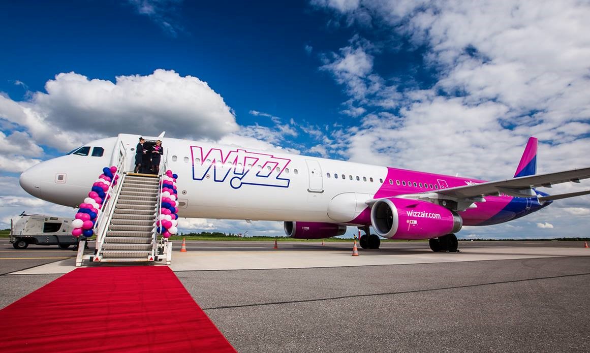 Lidsabiedrība Wizz Air izziņo jaunu tiešo lidojumu maršrutu no Rīgas uz Santorini 