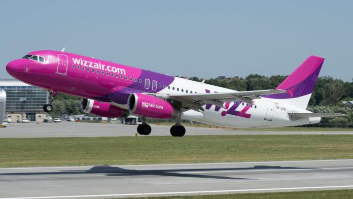 WizzAir atceļ lidojumu Londonu un pasažierei atsaka kompensāciju 